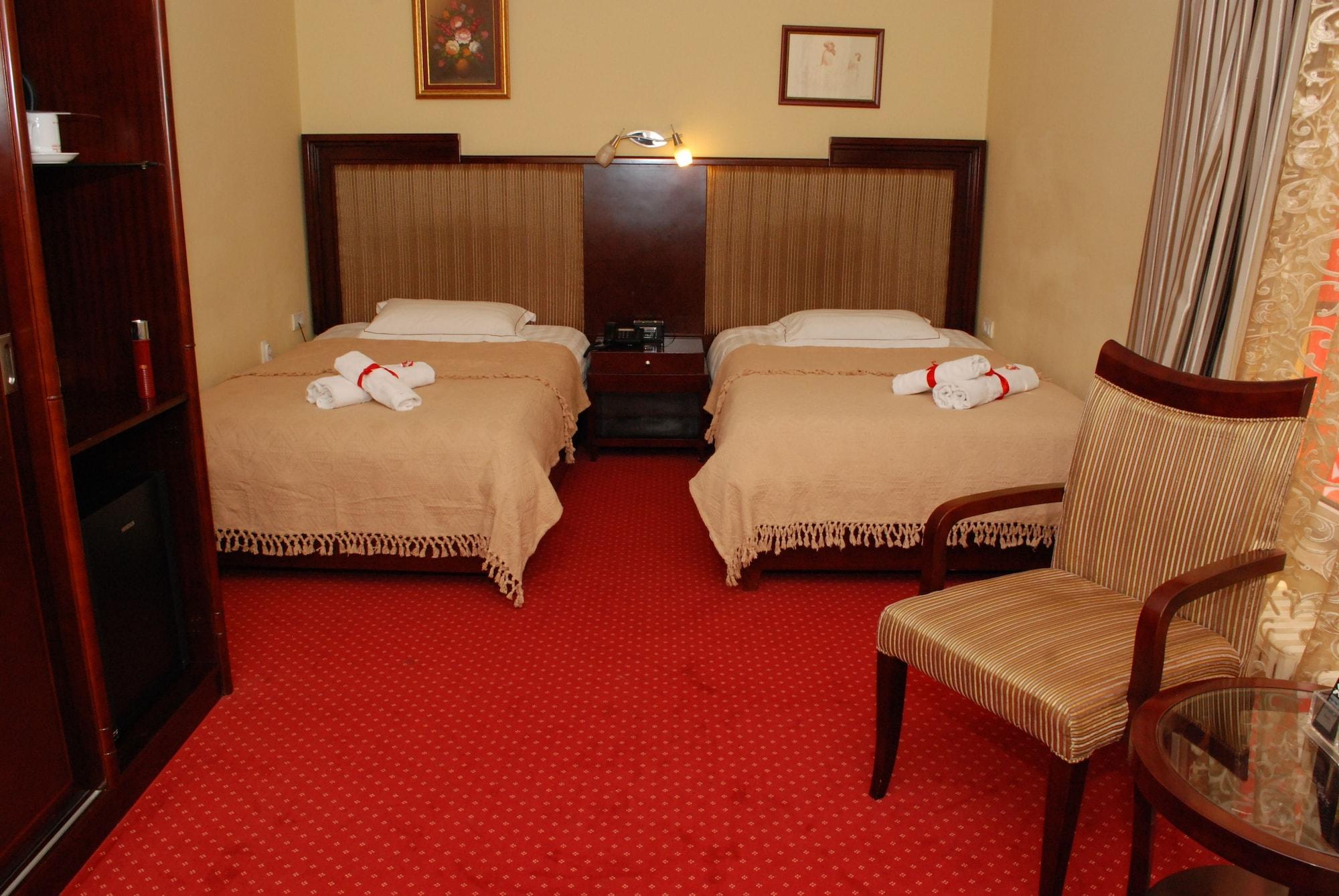 Garni Hotel Planeta Inn Novi Sad Extérieur photo
